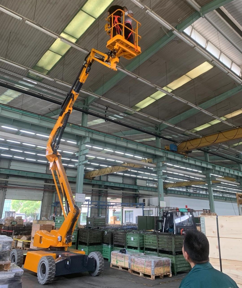 重庆城区电动自行走曲臂式高空作业平台